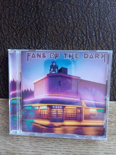 Fans the dark video - video, cd